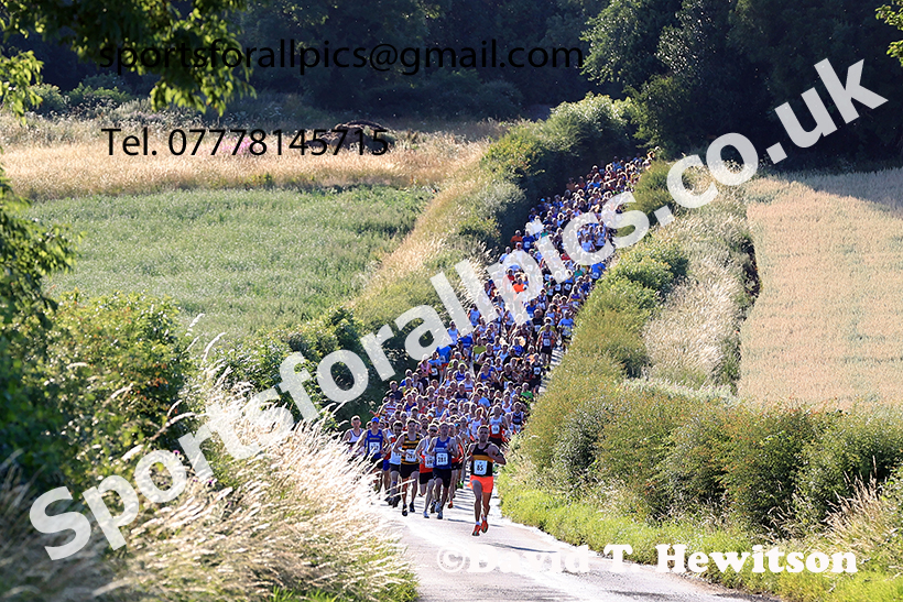 The 2025 Tynedale Pie n Peas 10k Road Race, Ovington to Low Prudhoe, Northumberland. Photo: David T. Hewitson/Sports for All Pics